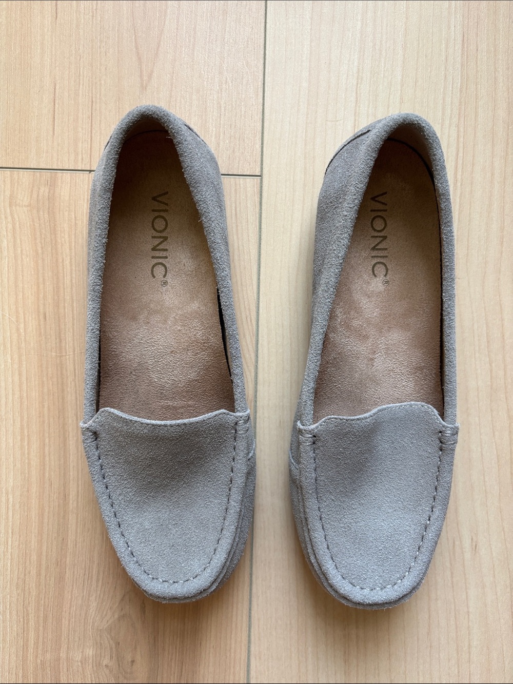 Vionic Suede Leather Debbie Driving Moccasin Loafer Grey Size 6.5. Like New - Picture 2 of 4